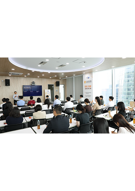 YEOUIDO-CONNECT Global Finance Book Lunch Vol. 2 Wraps Up Successfully